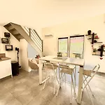 Hoteliere Les Hameaux De Saint Cyprien 2 * Lecci