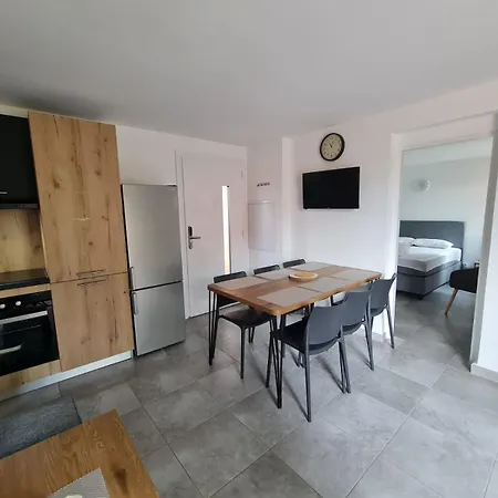 Hoteliere Les Hameaux De Saint Cyprien 2 * Lecci