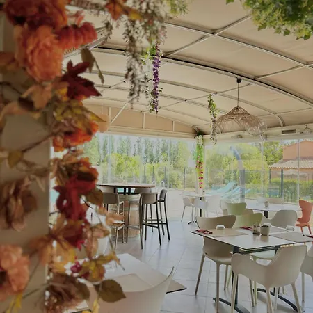 Hoteliere Les Hameaux De Saint Cyprien 2 * Lecci