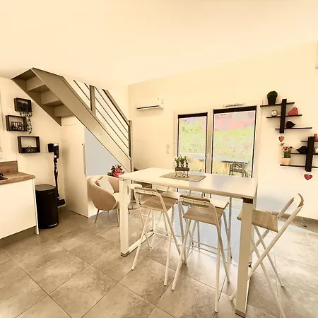 Hoteliere Les Hameaux De Saint Cyprien 2 * Lecci