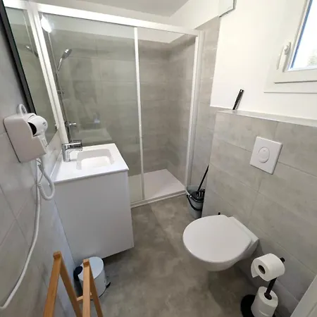 Hoteliere Les Hameaux De Saint Cyprien 2 Lecci