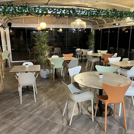 Hoteliere Les Hameaux De Saint Cyprien 2 Lecci
