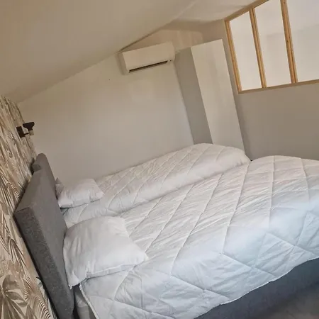 Hoteliere Les Hameaux De Saint Cyprien 2 * Lecci