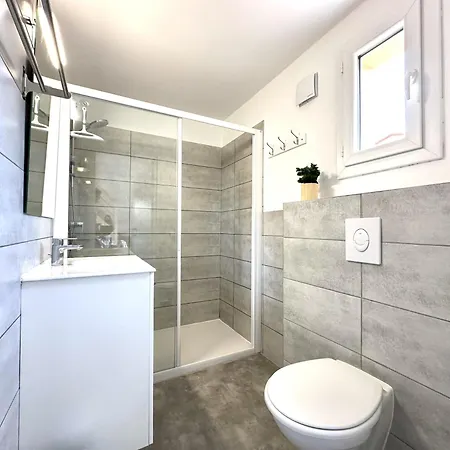 Hoteliere Les Hameaux De Saint Cyprien 2 Lecci