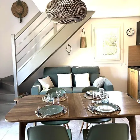 Hoteliere Les Hameaux De Saint Cyprien 2 * Lecci