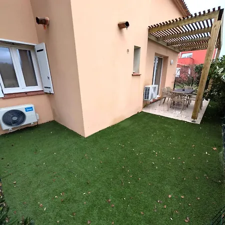 Hoteliere Les Hameaux De Saint Cyprien 2 * 르씨