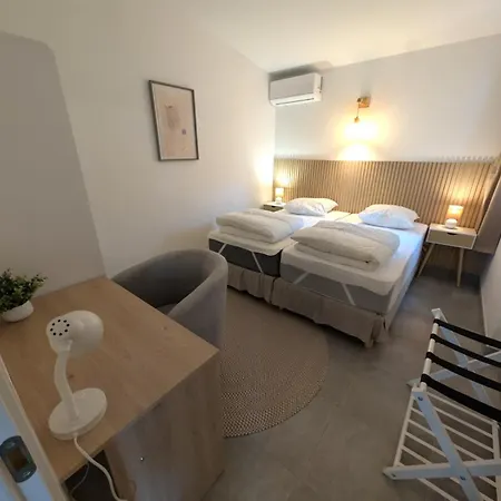 Hoteliere Les Hameaux De Saint Cyprien 2 Lecci
