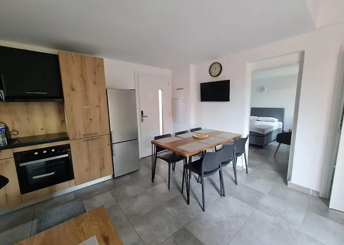 Hoteliere Les Hameaux De Saint Cyprien 2 * Lecci