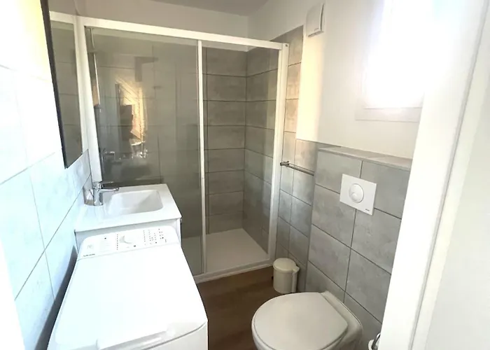 Hoteliere Les Hameaux De Saint Cyprien 2 * Lecci