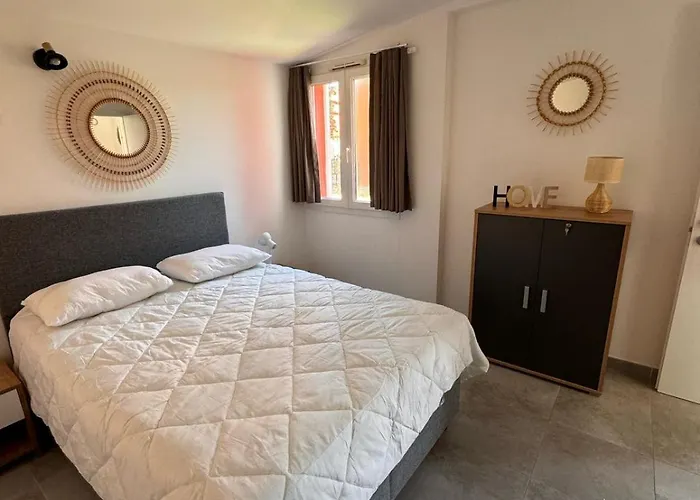 Hoteliere Les Hameaux De Saint Cyprien 2 Lecci