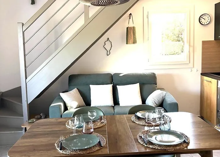 Hoteliere Les Hameaux De Saint Cyprien 2 * Lecci