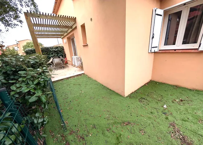 Hoteliere Les Hameaux De Saint Cyprien 2 Lecci