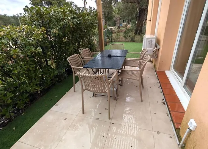 Hoteliere Les Hameaux De Saint Cyprien 2 * Lecci