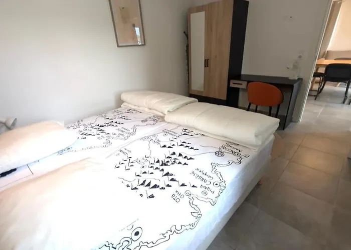 Hoteliere Les Hameaux De Saint Cyprien 2 * Lecci